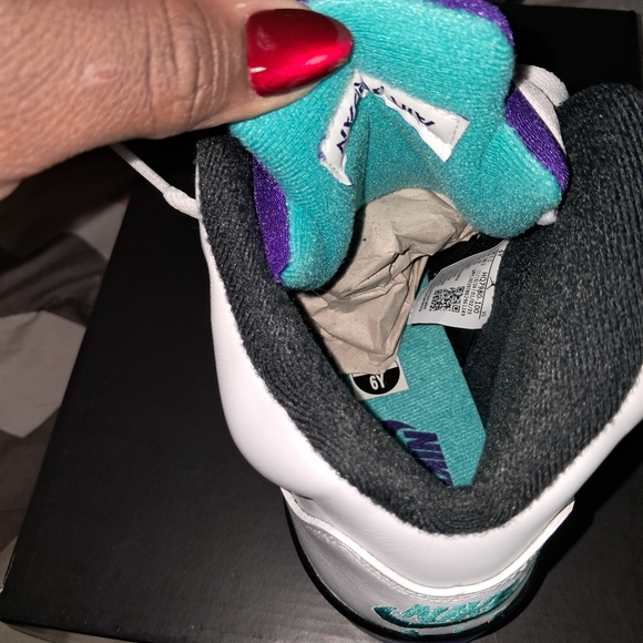 Jordan Kids White and Purple Sneakers - Picture 4 of 5